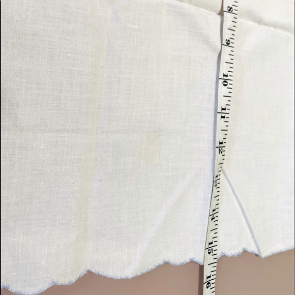 8 Vintage Linen White Napkins w/ Floral Cutouts - Picture 12 of 16